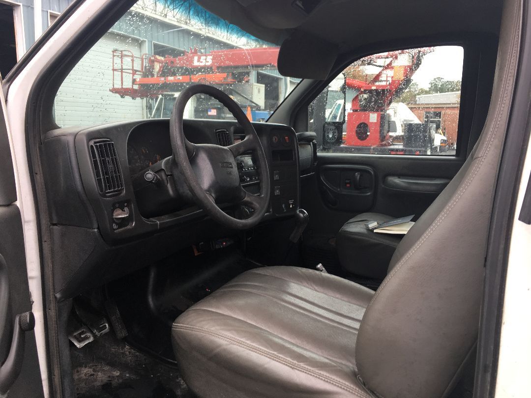 2006 GMC C5500 - Image 11